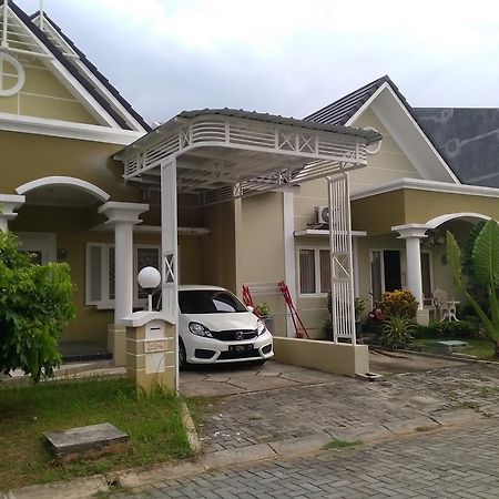 Jasmine Park Guest House Semarang Exteriér fotografie