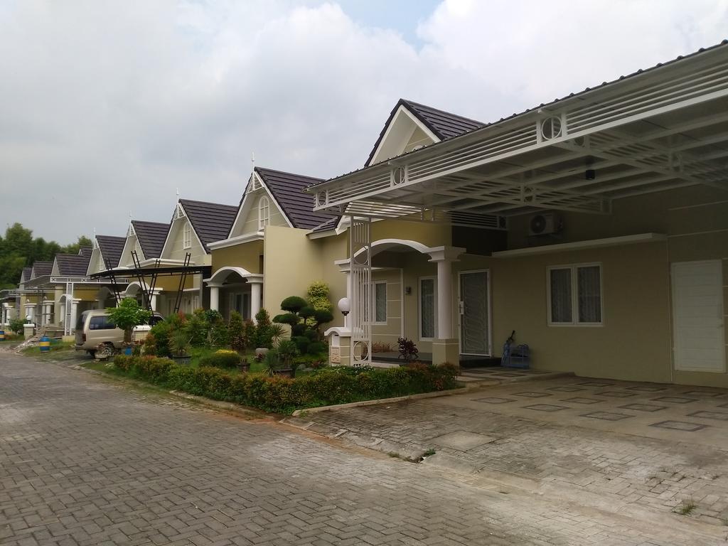 Jasmine Park Guest House Semarang Exteriér fotografie
