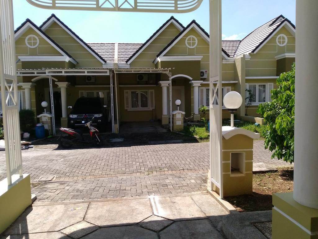 Jasmine Park Guest House Semarang Exteriér fotografie