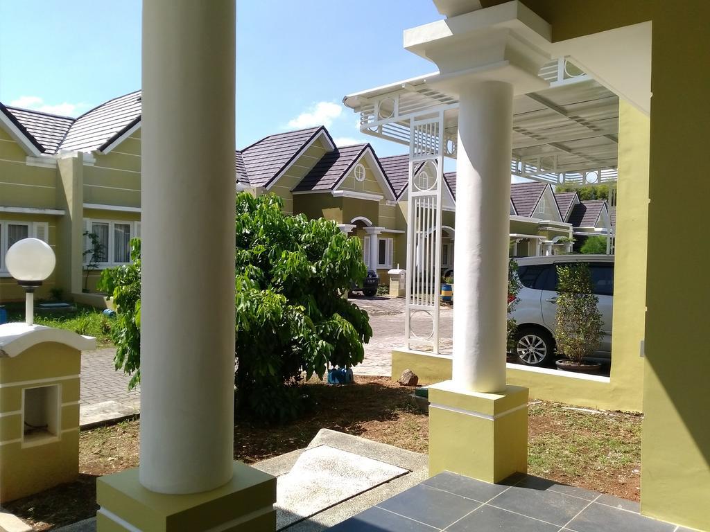 Jasmine Park Guest House Semarang Exteriér fotografie